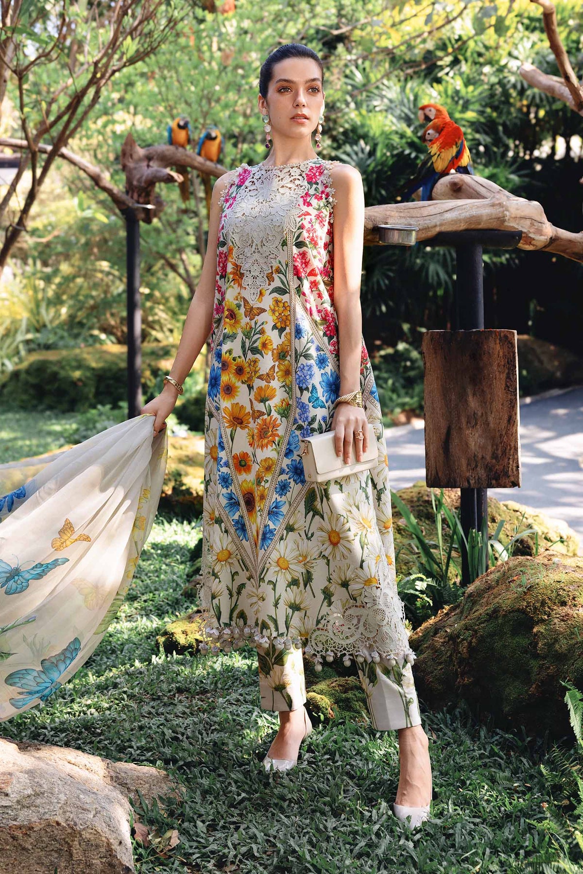 Maria B Luxury Lawn Embroidered 3 piece Unstitched / Stitched