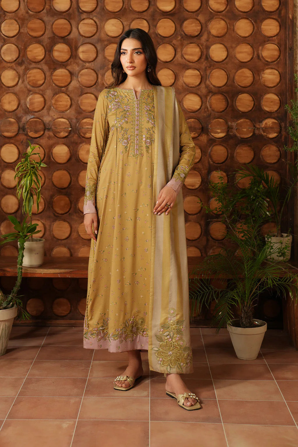 iznik Premium Luxury Lawn Embroidery 3Piece Unstitched / Stitched
