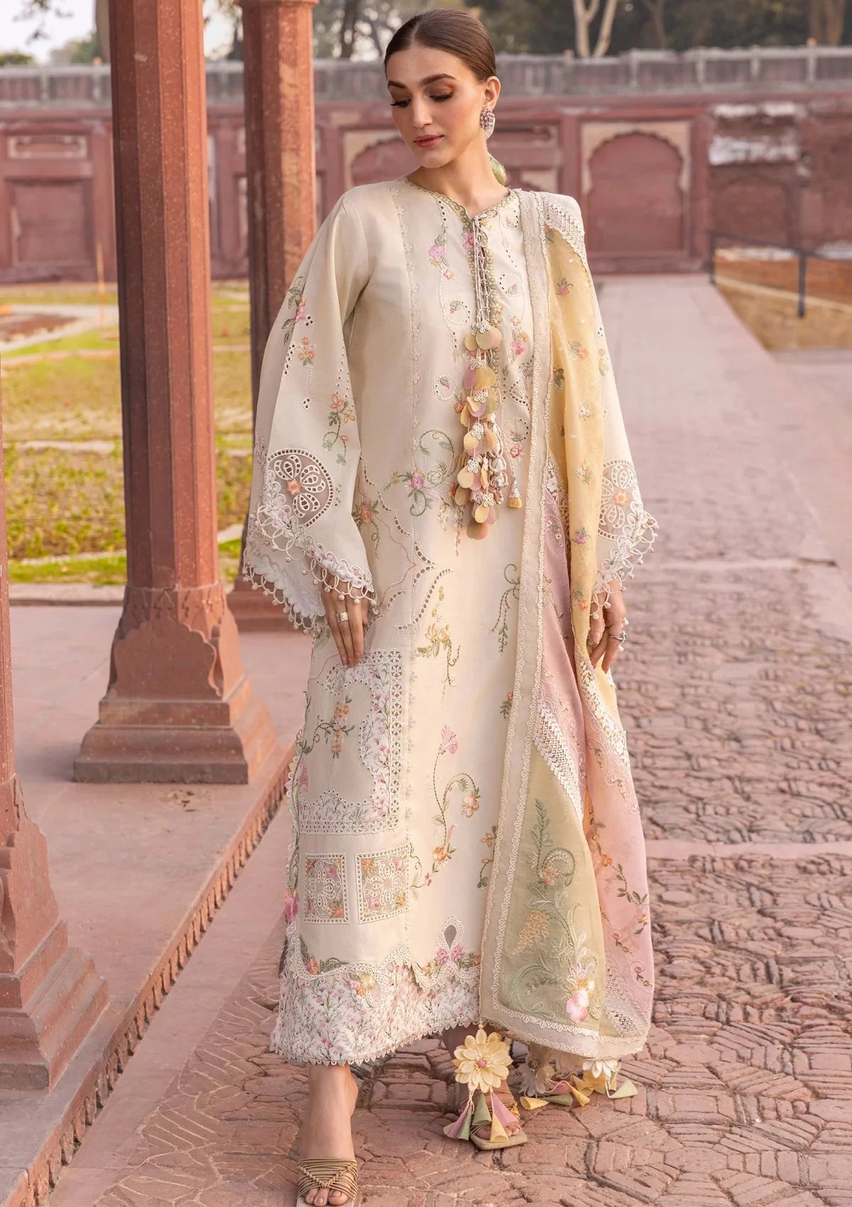 Crimson Embroiderey Lawn Collection 3 Piece Unstitched / Stitched