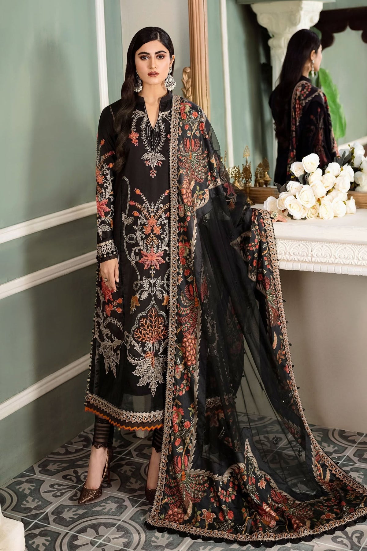 Maria B Luxury Lawn Embroidered 3 piece Unstitched / Stitched