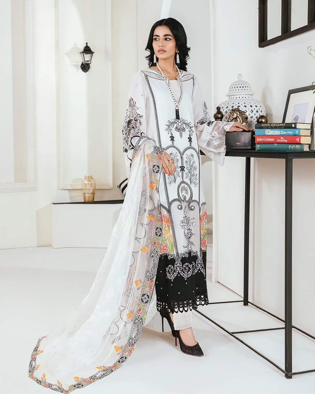 Maria B Luxury Lawn Embroidered 3 piece Unstitched