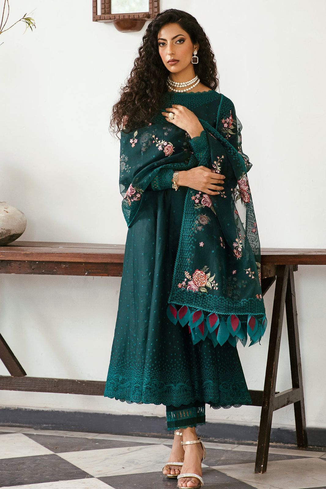 Jazmin Chikankari Embroidered 3 piece Unstitched