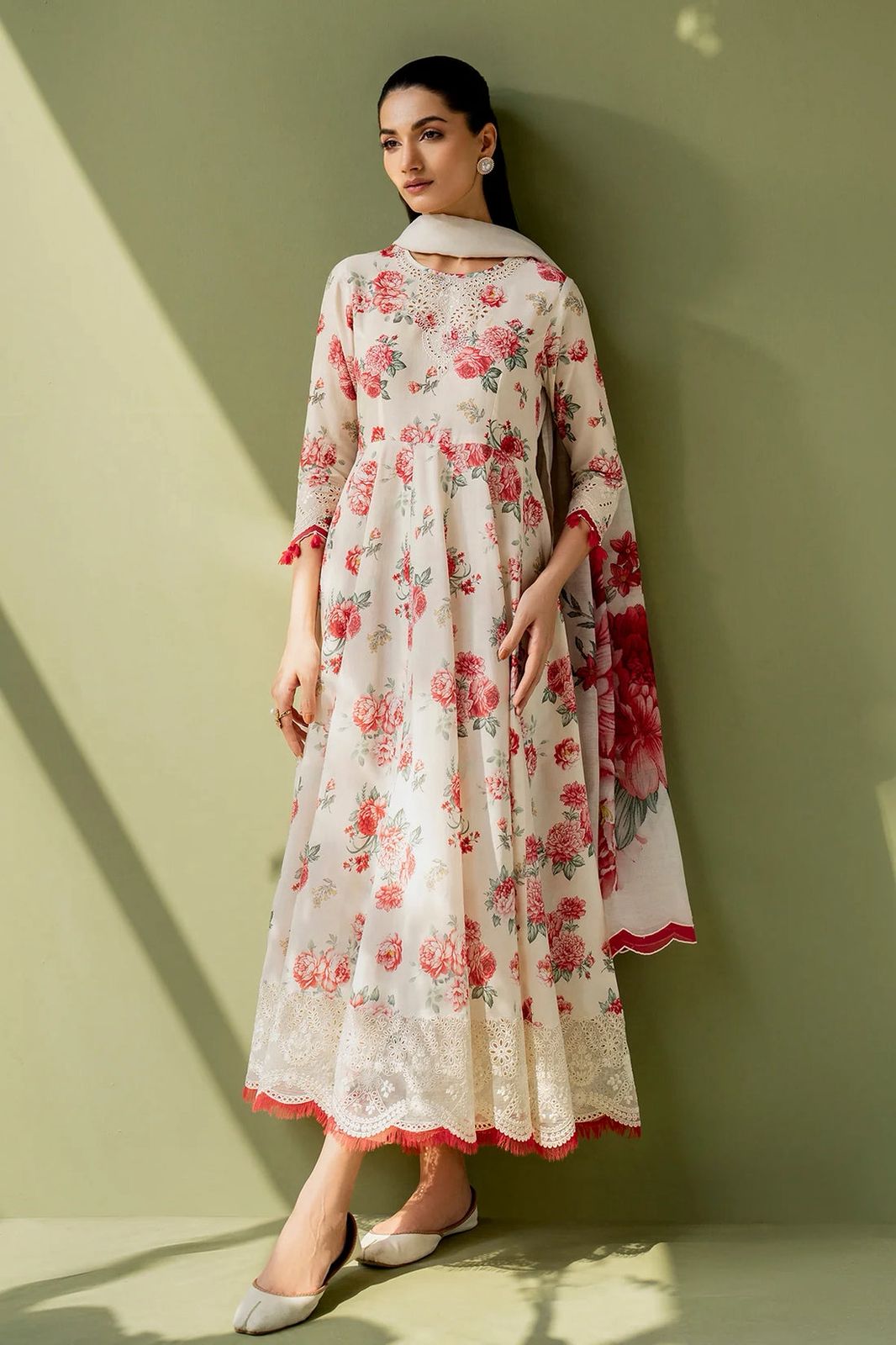 Baroque Embroiderey Lawn Collection 3 Piece Unstitched / Stitched