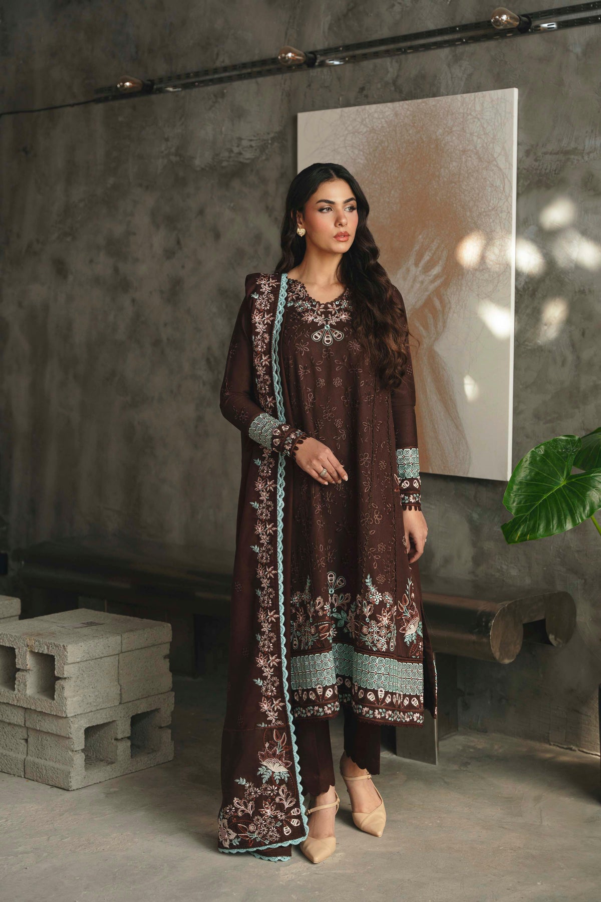 Karandi Brwn Luxury Lawn Embroidery 3Piece Unstitched / Stitched