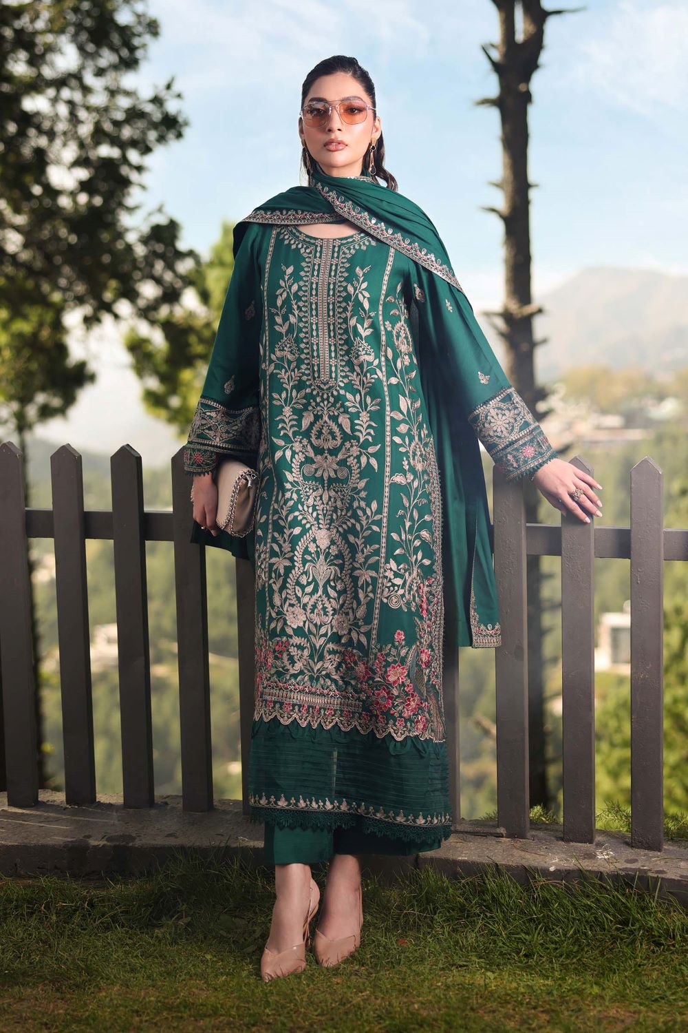 Maria B Luxury Lawn Embroidered 3 piece Unstitched / Stitched